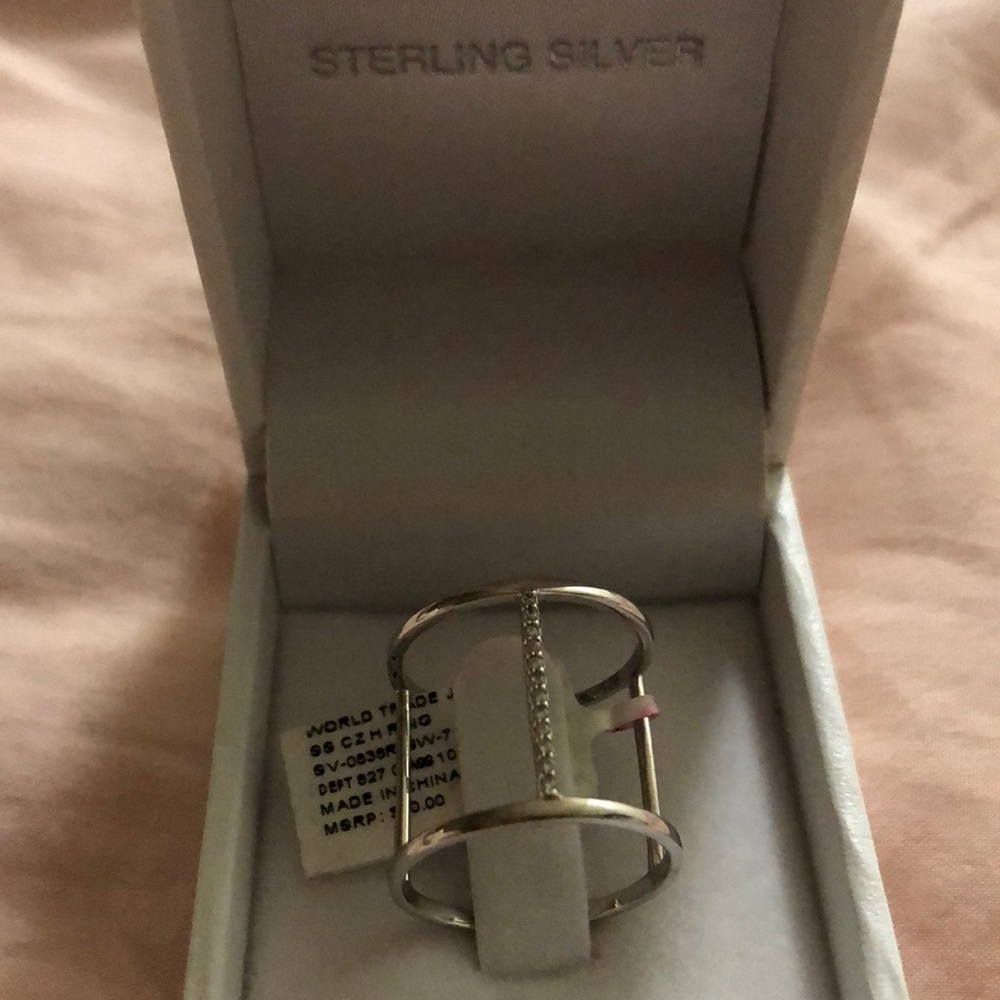 A ring - Picture 4 of 4